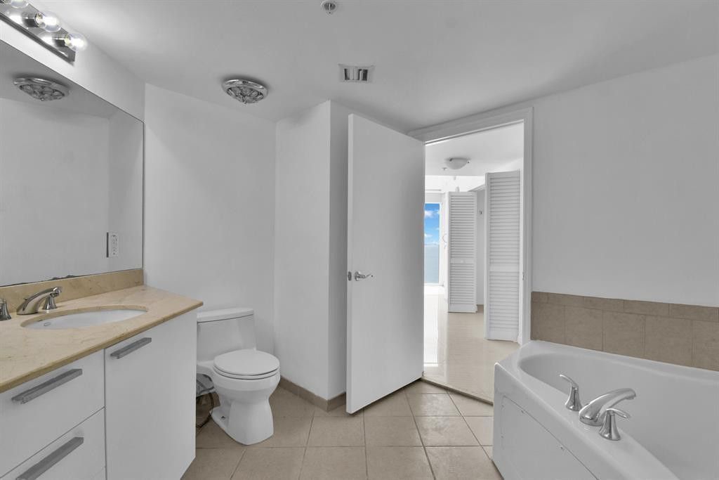 16699 Collins Avenue, Unit 3402, Sunny Isles Beach, FL 33160 Photo