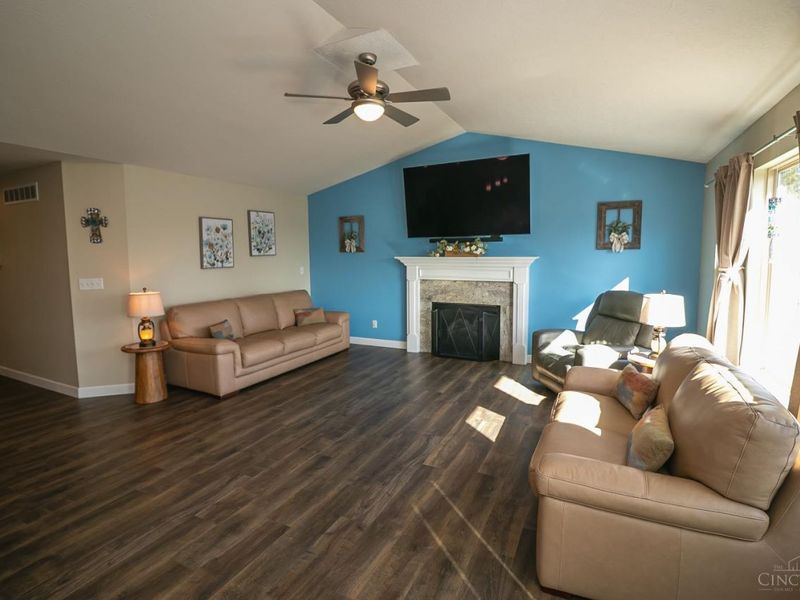 1331 Peregrine Way, Hamilton, OH 45013 Photo 2