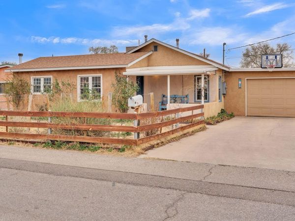 1046 McMullen Drive NW, Albuquerque, NM 87107