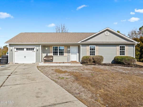 201 Michel Court, Hubert, NC 28539