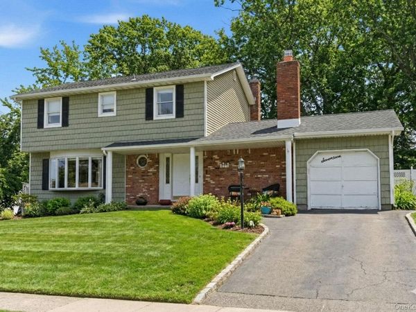 17 Soundway Drive, Rocky Point, NY 11778