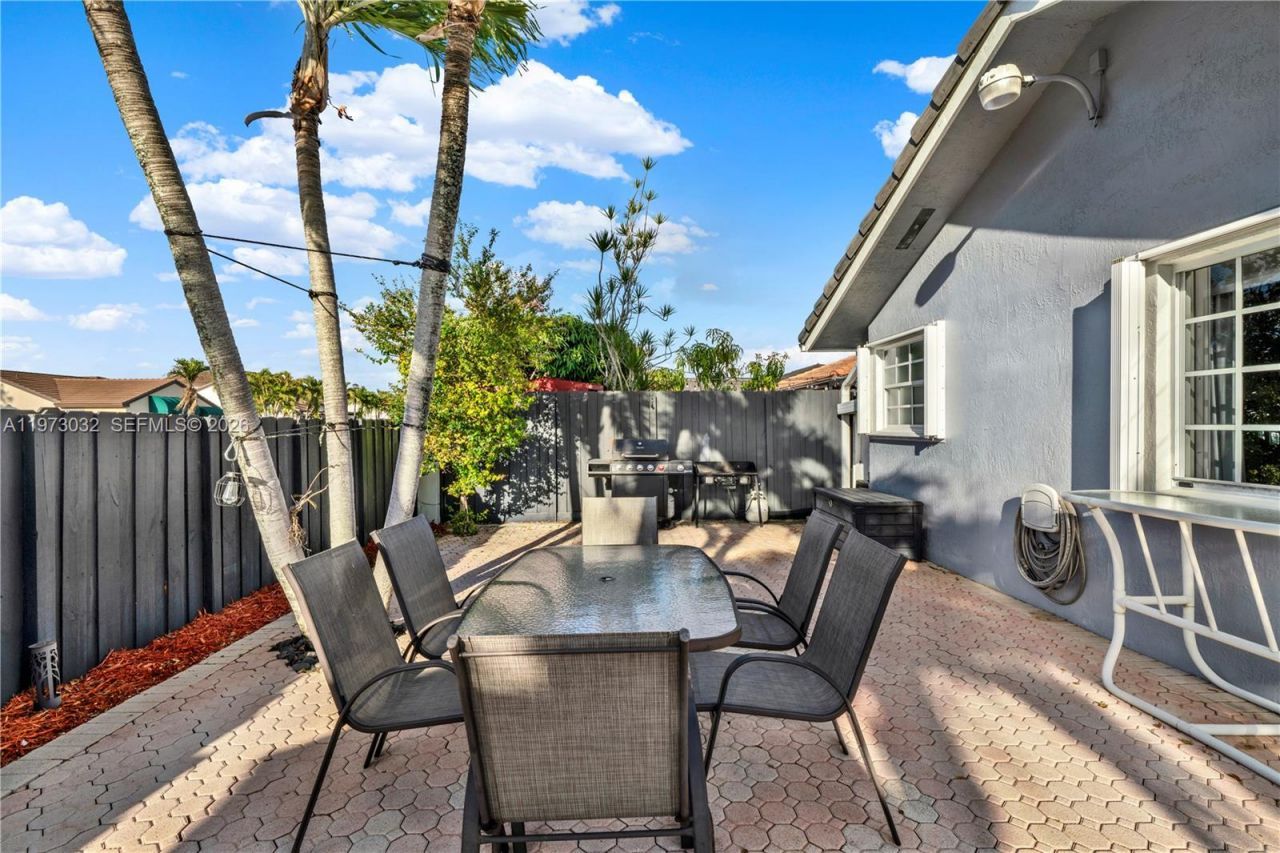 16269 SW 78th Ter, Miami, FL 33193 Photo