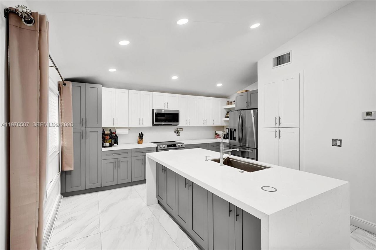 2001 N 22nd Avenue, Hollywood, FL 33020 Photo