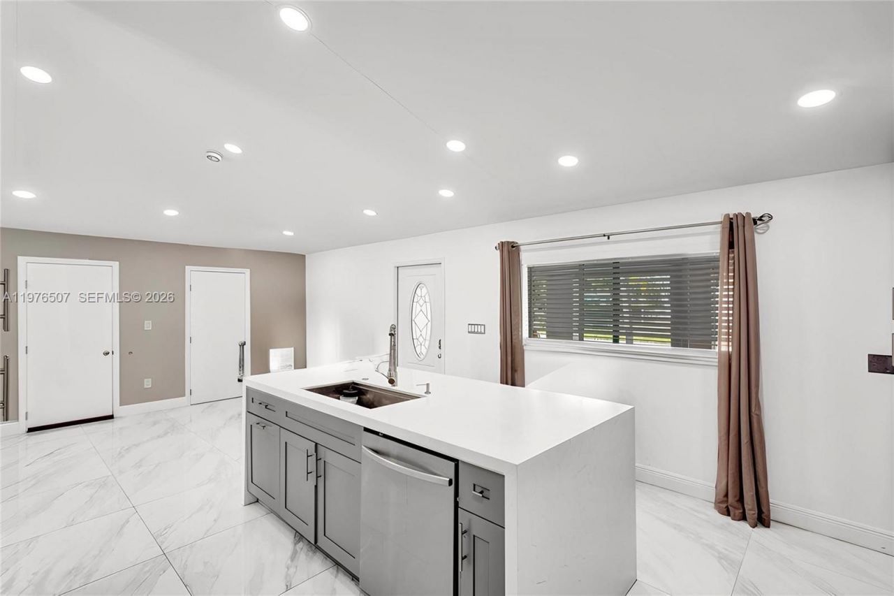 2001 N 22nd Avenue, Hollywood, FL 33020 Photo