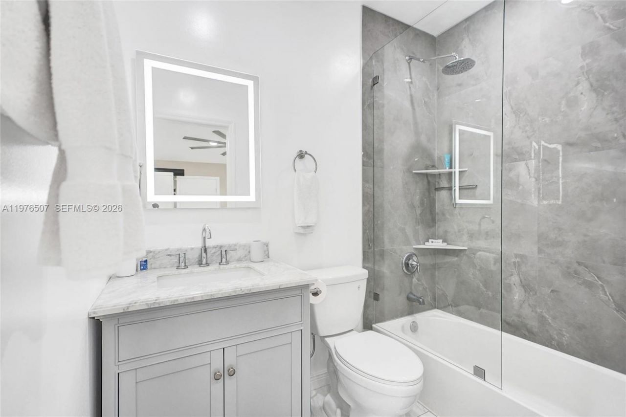 2001 N 22nd Avenue, Hollywood, FL 33020 Photo