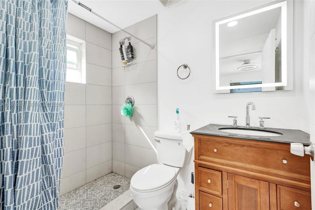 2001 N 22nd Avenue, Hollywood, FL 33020 Photo