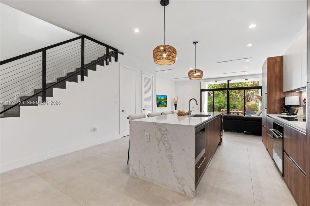 3047 Elizabeth St, Unit 3047, Miami, FL 33133 Photo