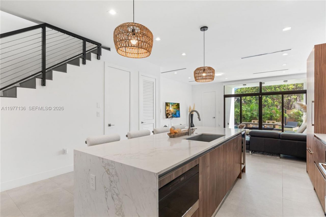 3047 Elizabeth St, Unit 3047, Miami, FL 33133 Photo