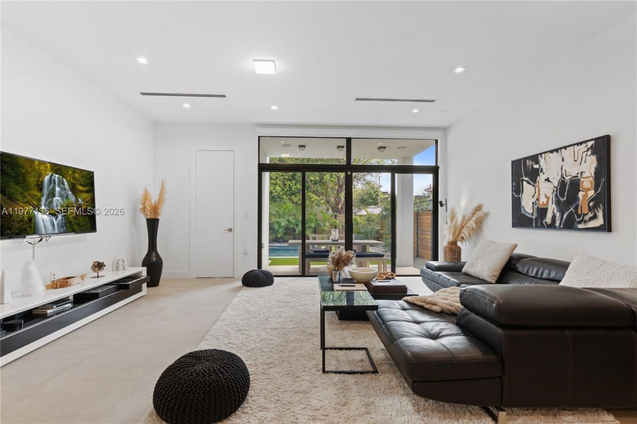 3047 Elizabeth St, Unit 3047, Miami, FL 33133 Photo