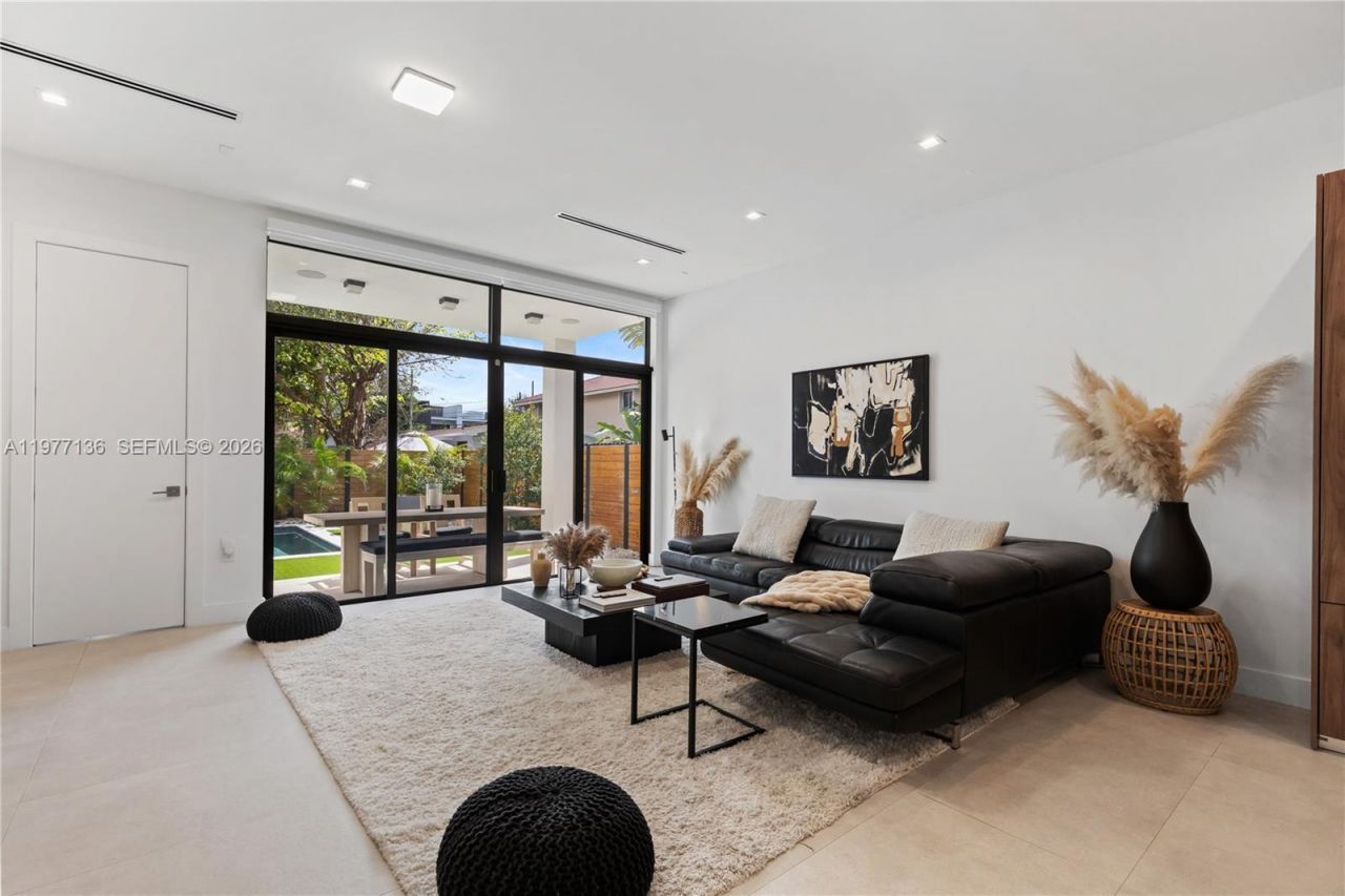 3047 Elizabeth St, Unit 3047, Miami, FL 33133 Photo