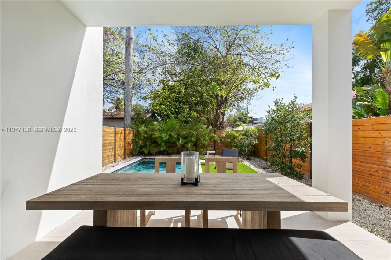 3047 Elizabeth St, Unit 3047, Miami, FL 33133 Photo