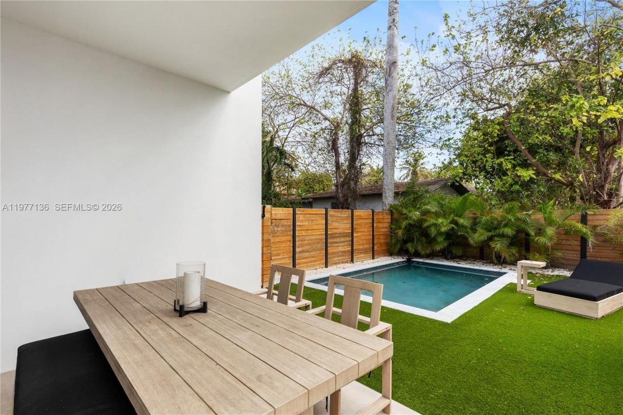 3047 Elizabeth St, Unit 3047, Miami, FL 33133 Photo