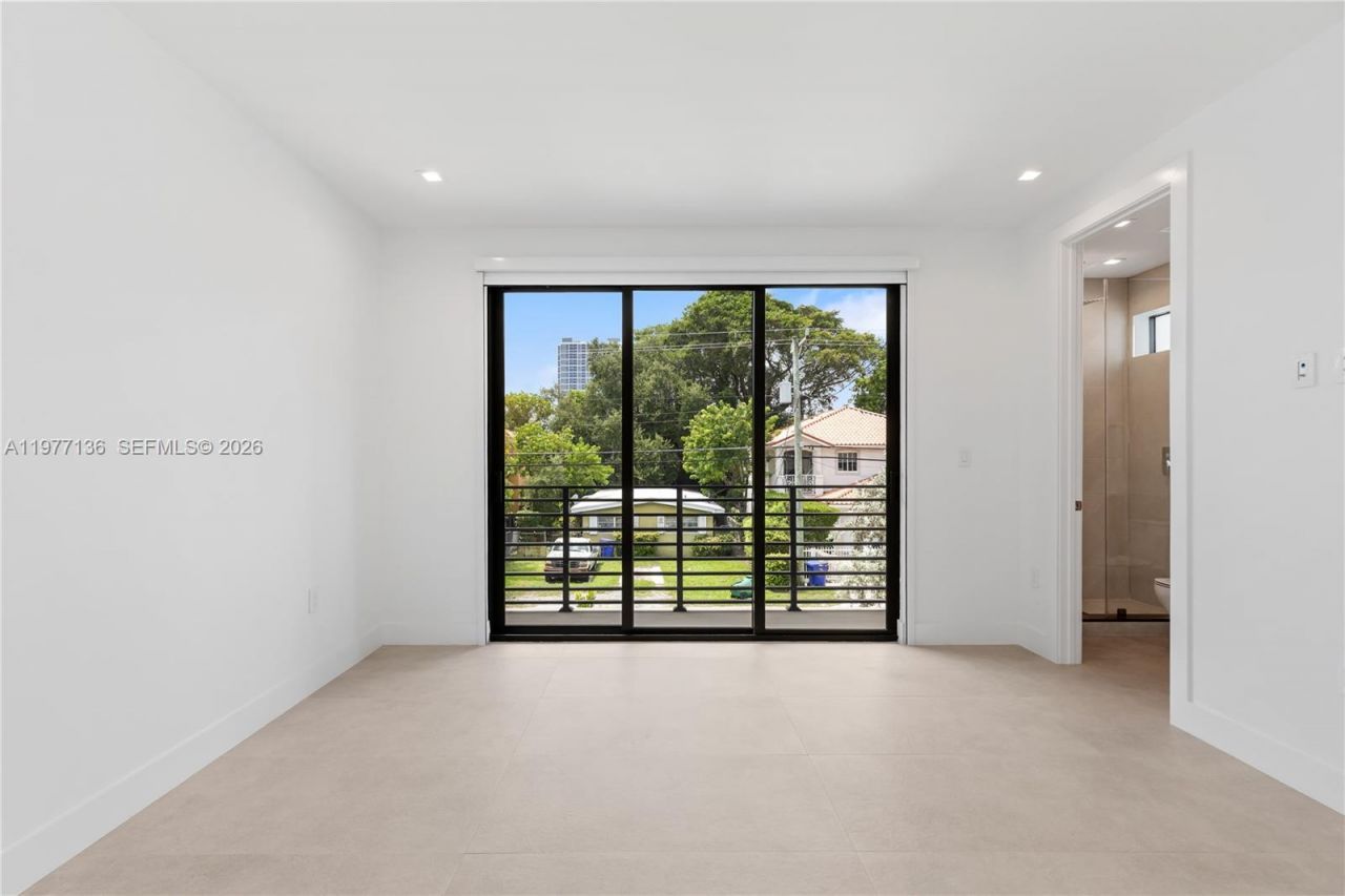 3047 Elizabeth St, Unit 3047, Miami, FL 33133 Photo