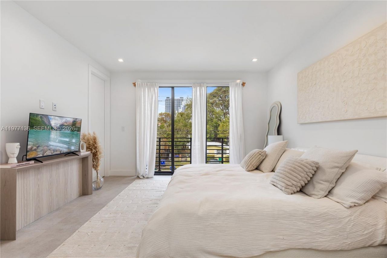 3047 Elizabeth St, Unit 3047, Miami, FL 33133 Photo