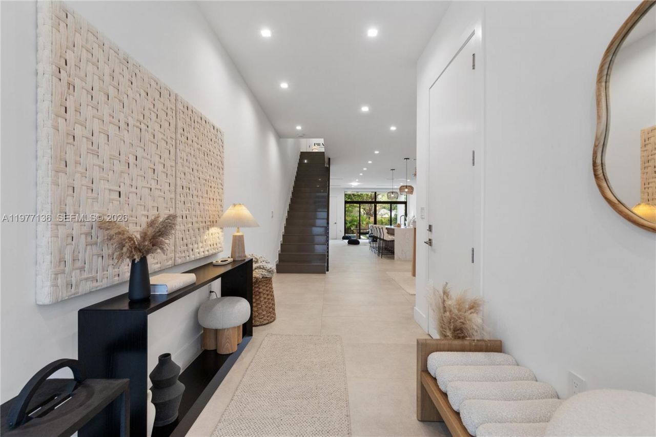 3047 Elizabeth St, Unit 3047, Miami, FL 33133 Photo