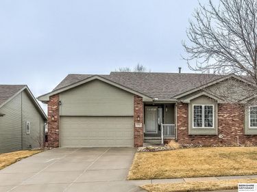 5703 N 167 Avenue Circle , Omaha, NE 68116