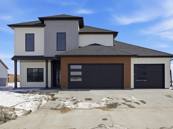 2216 44th Street S, Moorhead, MN 56560