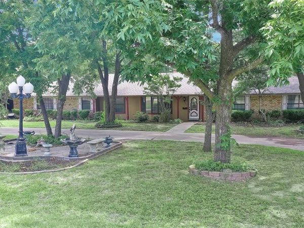 302 Wilcoxson Street, Farmersville, TX 75442