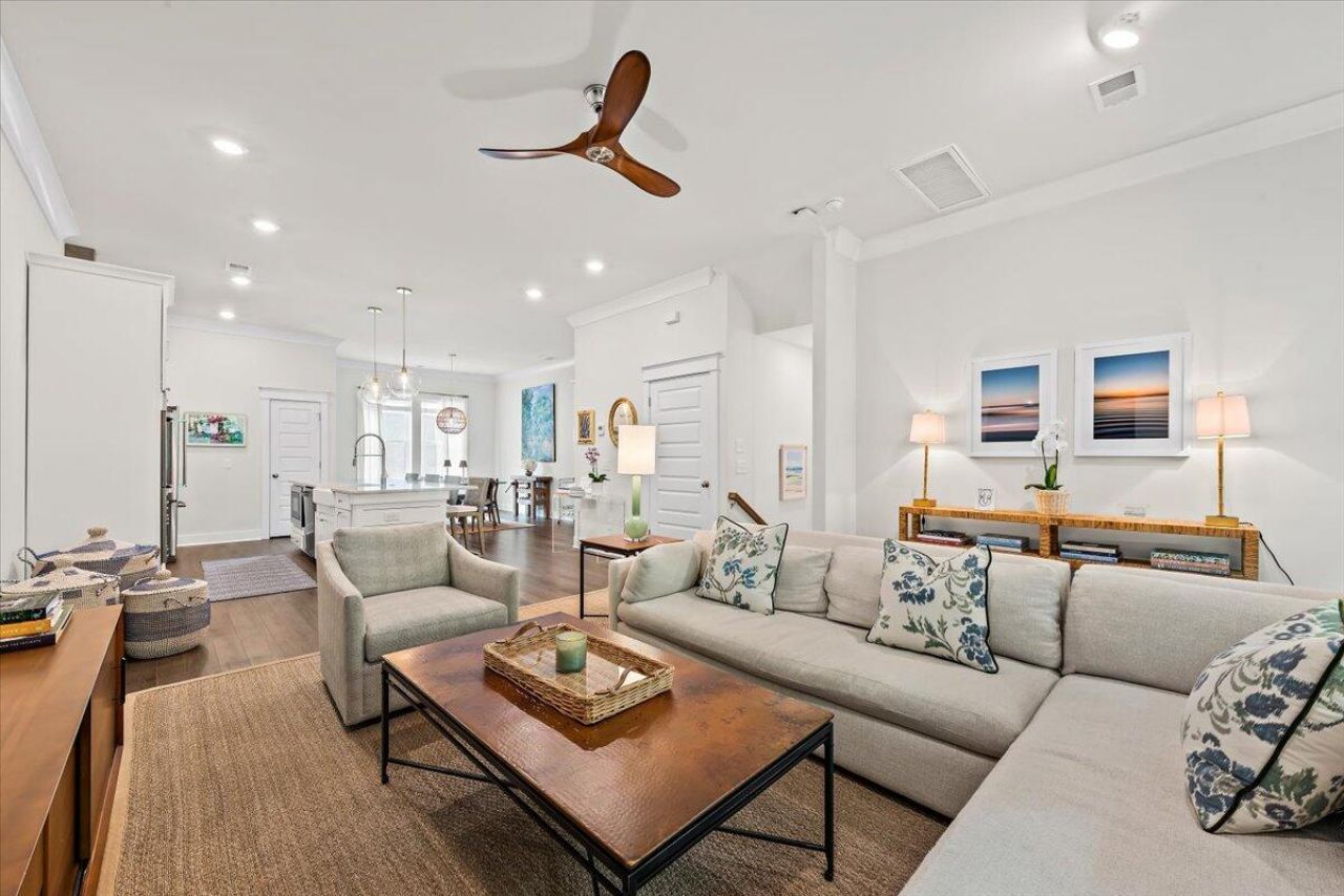 1635 Florentia Street Photo 2