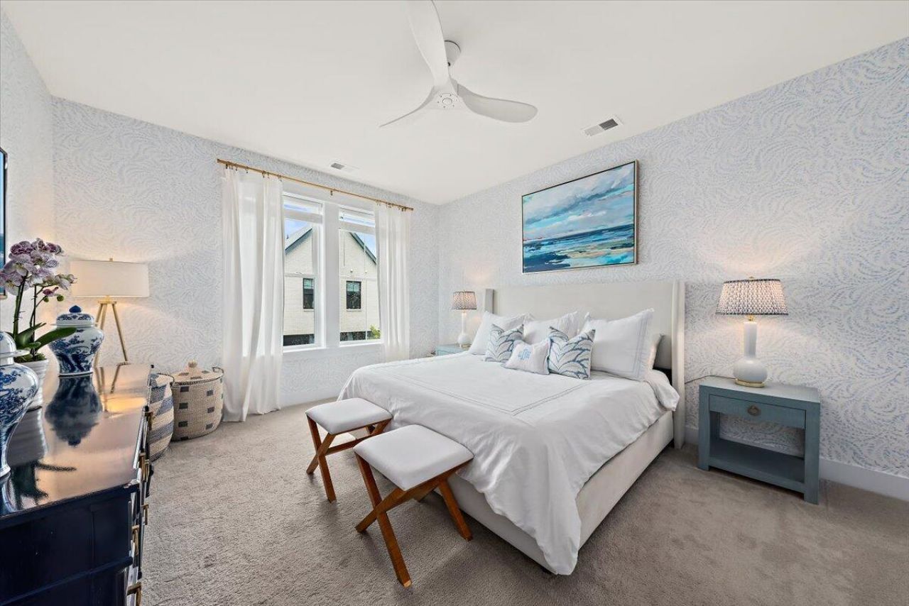 1635 Florentia Street Photo 4