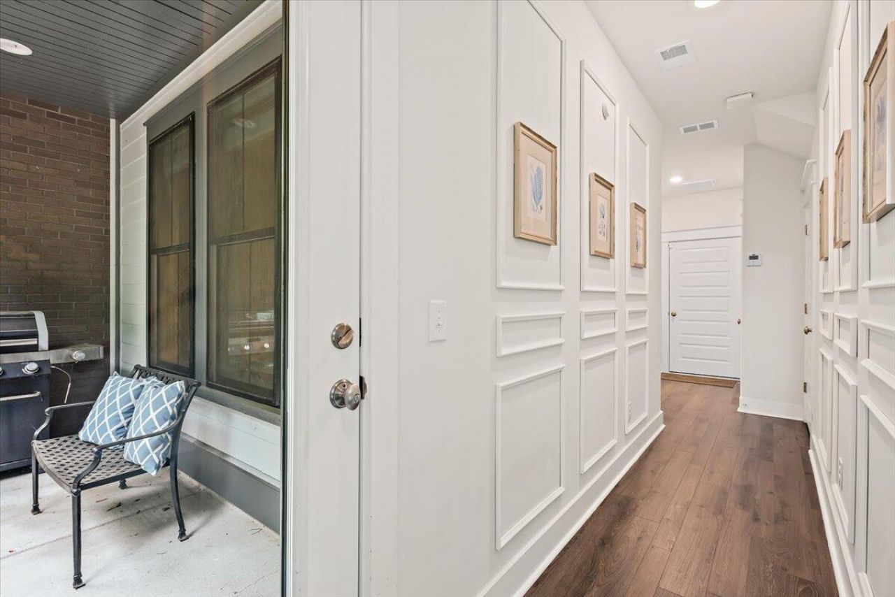 1635 Florentia Street Photo 7