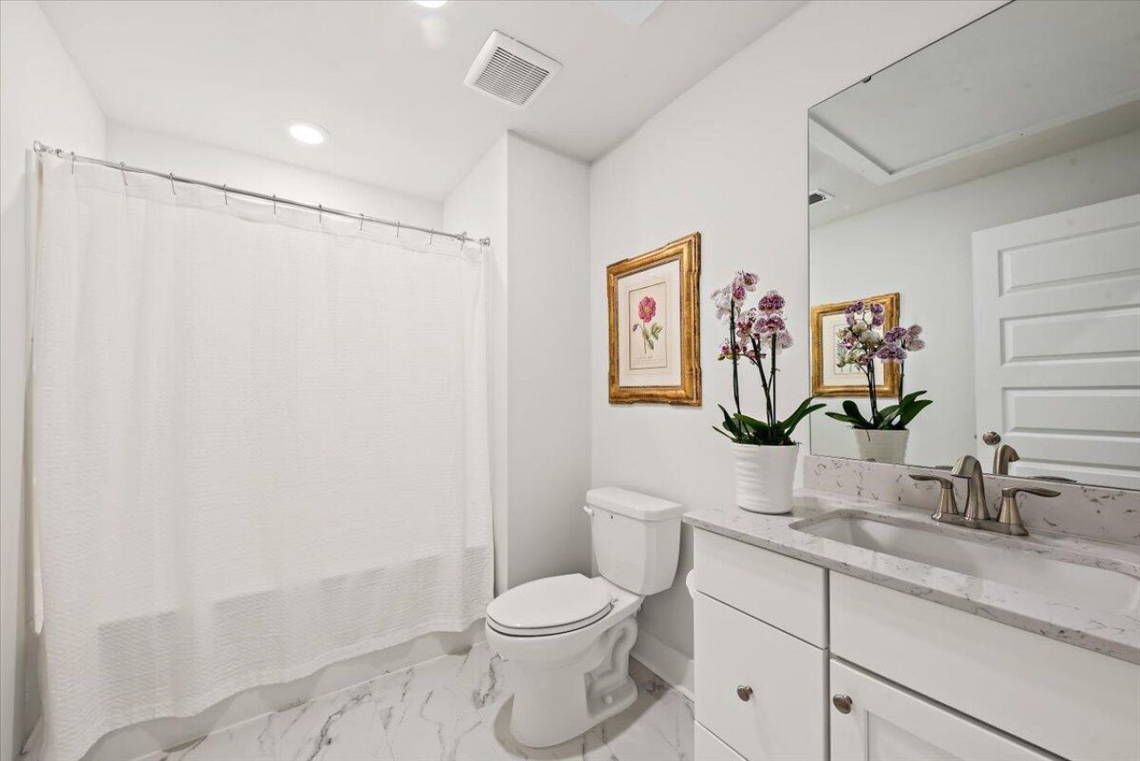 1635 Florentia Street Photo 9