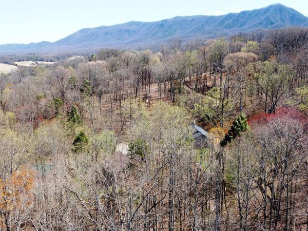 223 Burning Oaks Drive, Sevierville, TN 37876
