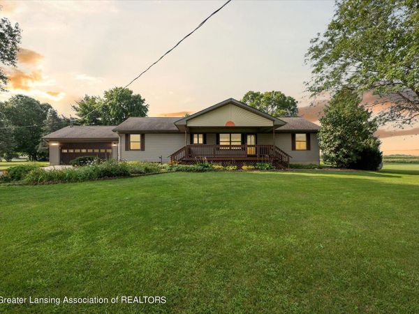 201 N Chester Road, Charlotte, MI 48813