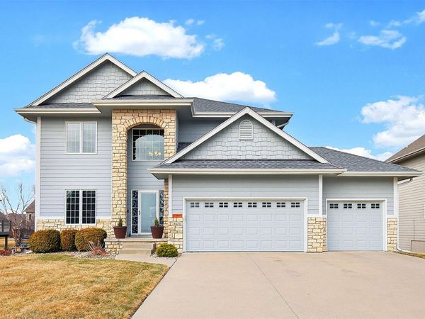 8425 Parkside Circle, West Des Moines, IA 50266