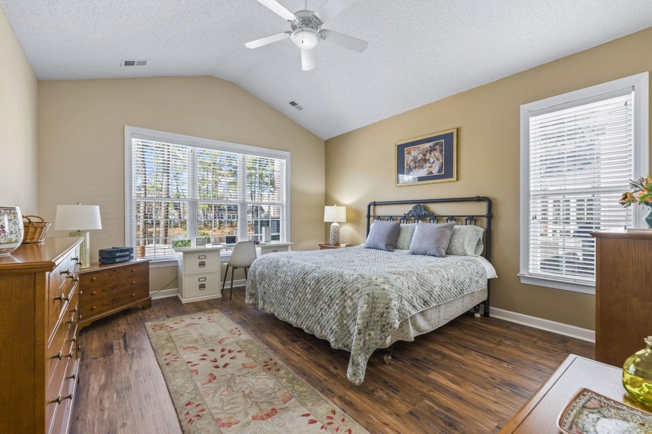 6324 Longwood Dr. Photo 20