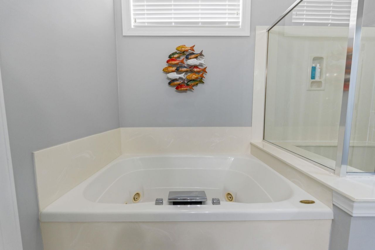 6324 Longwood Dr. Photo 25