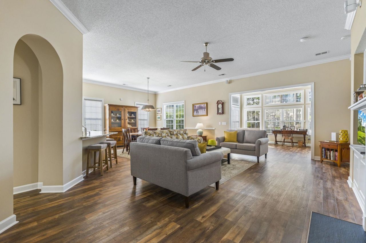 6324 Longwood Dr. Photo 7