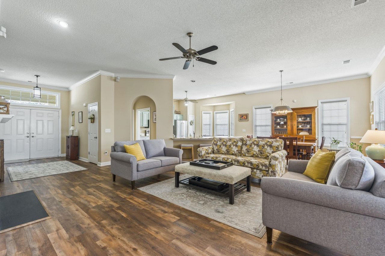 6324 Longwood Dr. Photo 8