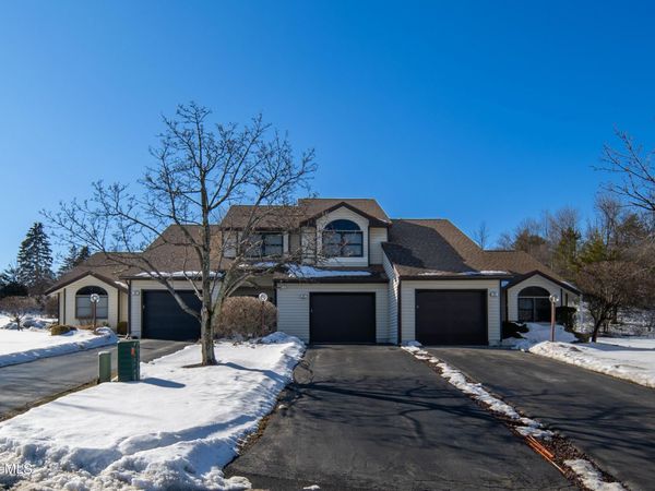 29 Surrey Hill Drive, Latham, NY 12110