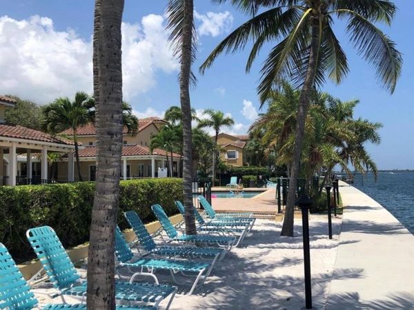 1040 Lake Shore Drive, Unit 206, West Palm Beach, FL 33403