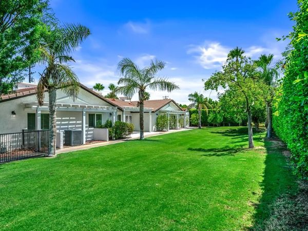 2898 N Sunrise Way , Palm Springs, CA 92262