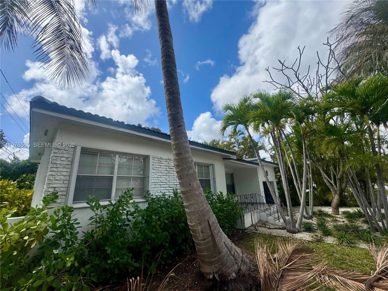 100 SW 30th Rd, Miami, FL 33129 Photo