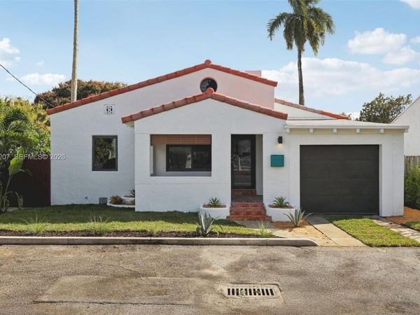 700 NE 87th St , Miami, FL 33138