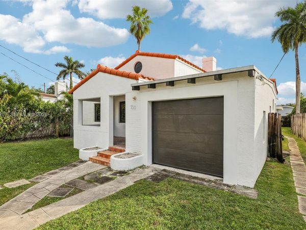 700 NE 87th St , Miami, FL 33138