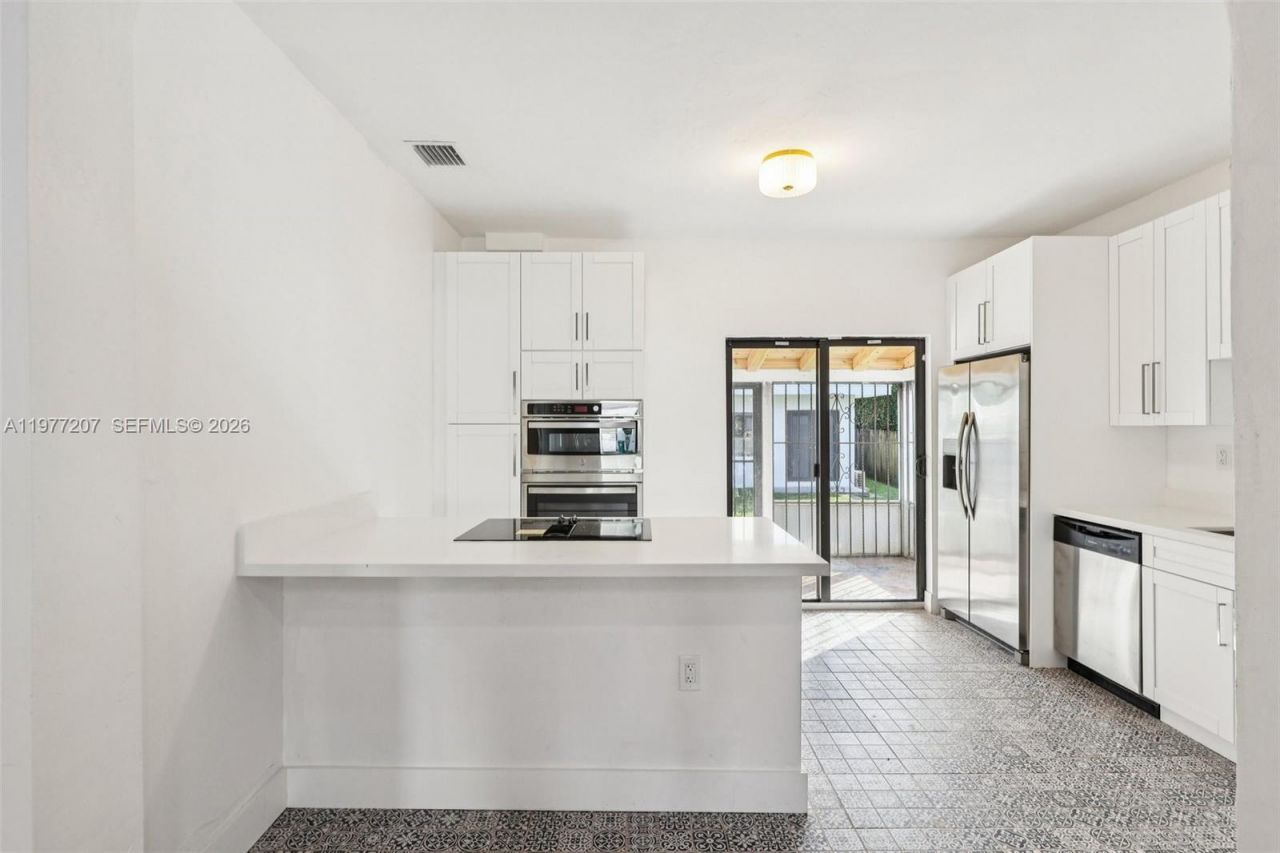 700 NE 87th St, Miami, FL 33138 Photo