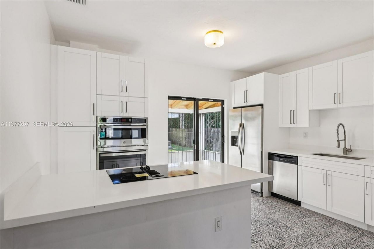 700 NE 87th St, Miami, FL 33138 Photo