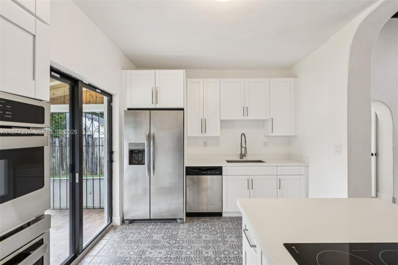 700 NE 87th St, Miami, FL 33138 Photo