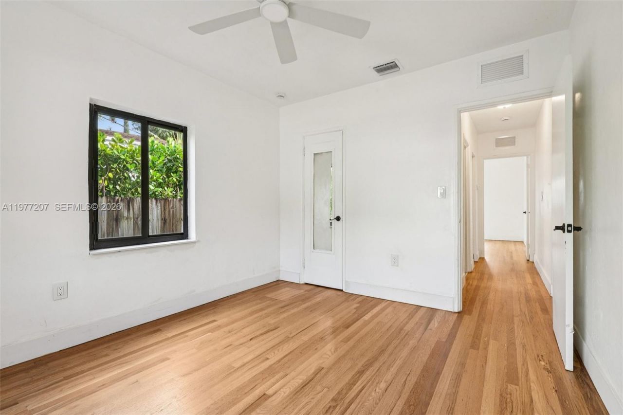 700 NE 87th St, Miami, FL 33138 Photo