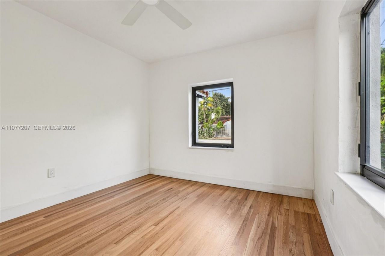 700 NE 87th St, Miami, FL 33138 Photo