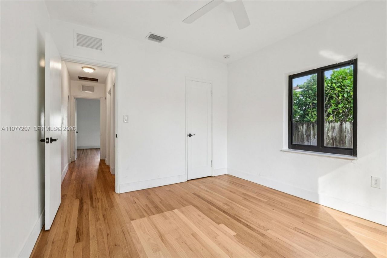 700 NE 87th St, Miami, FL 33138 Photo