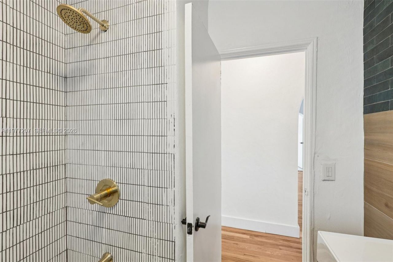 700 NE 87th St, Miami, FL 33138 Photo