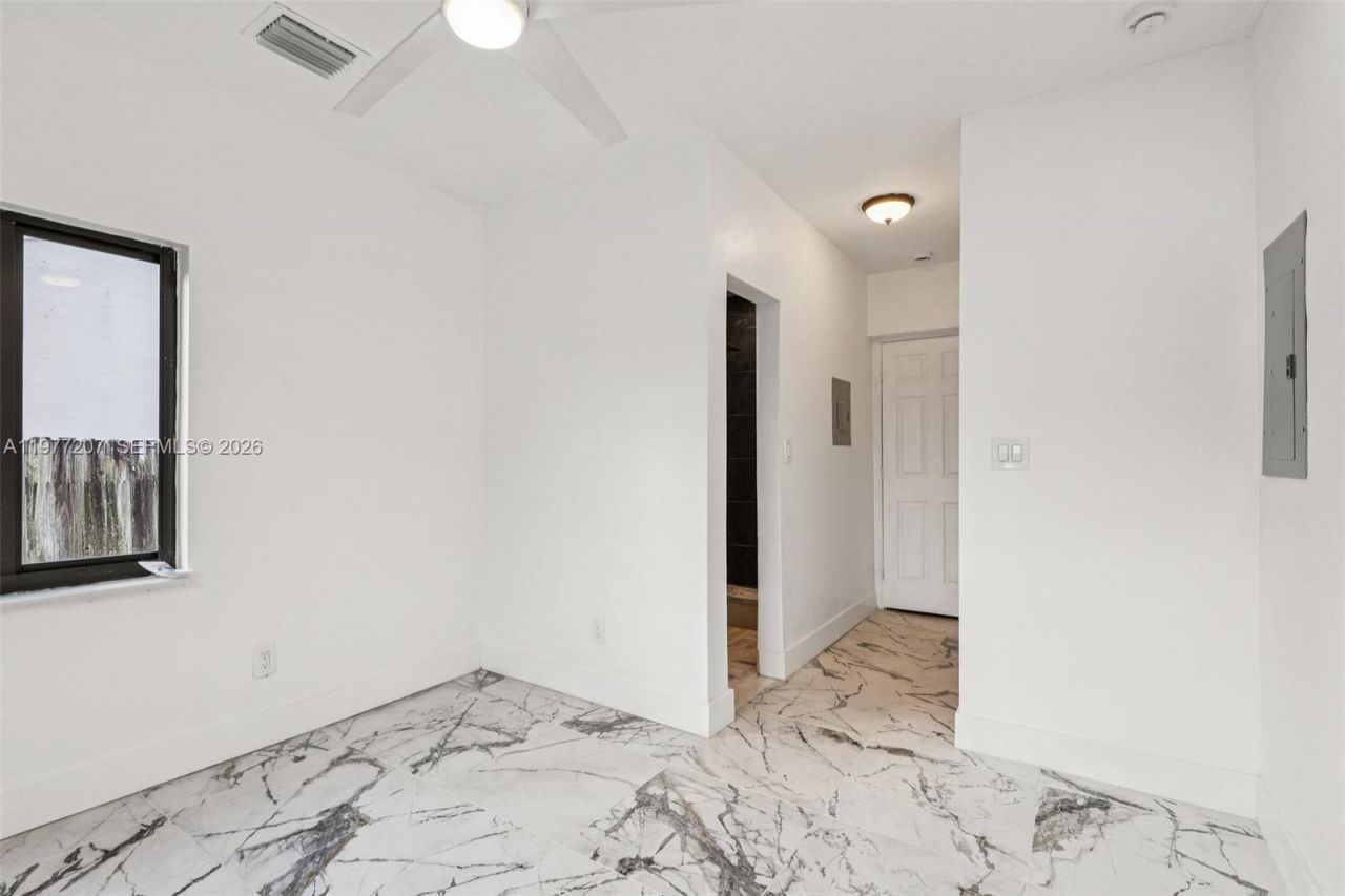 700 NE 87th St, Miami, FL 33138 Photo