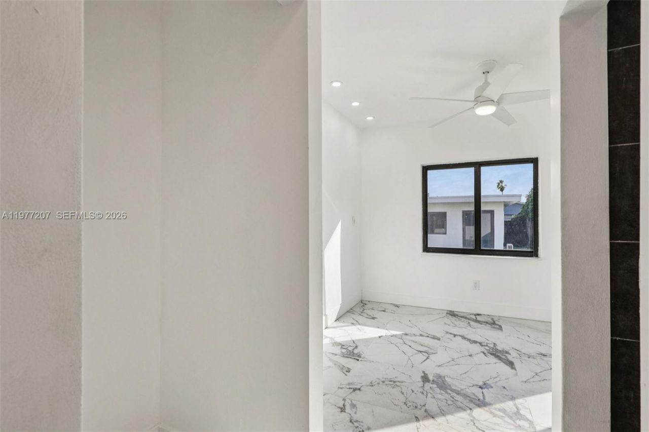 700 NE 87th St, Miami, FL 33138 Photo