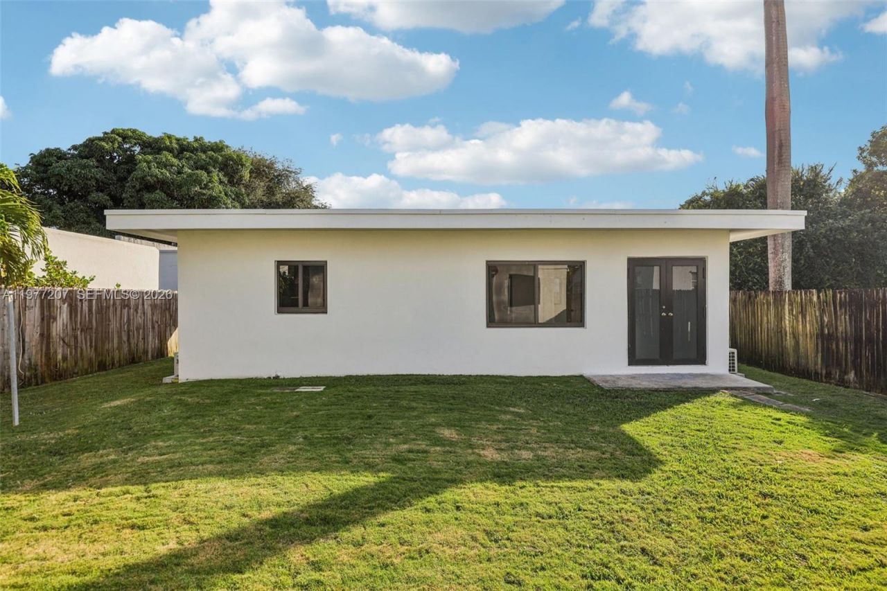 700 NE 87th St, Miami, FL 33138 Photo