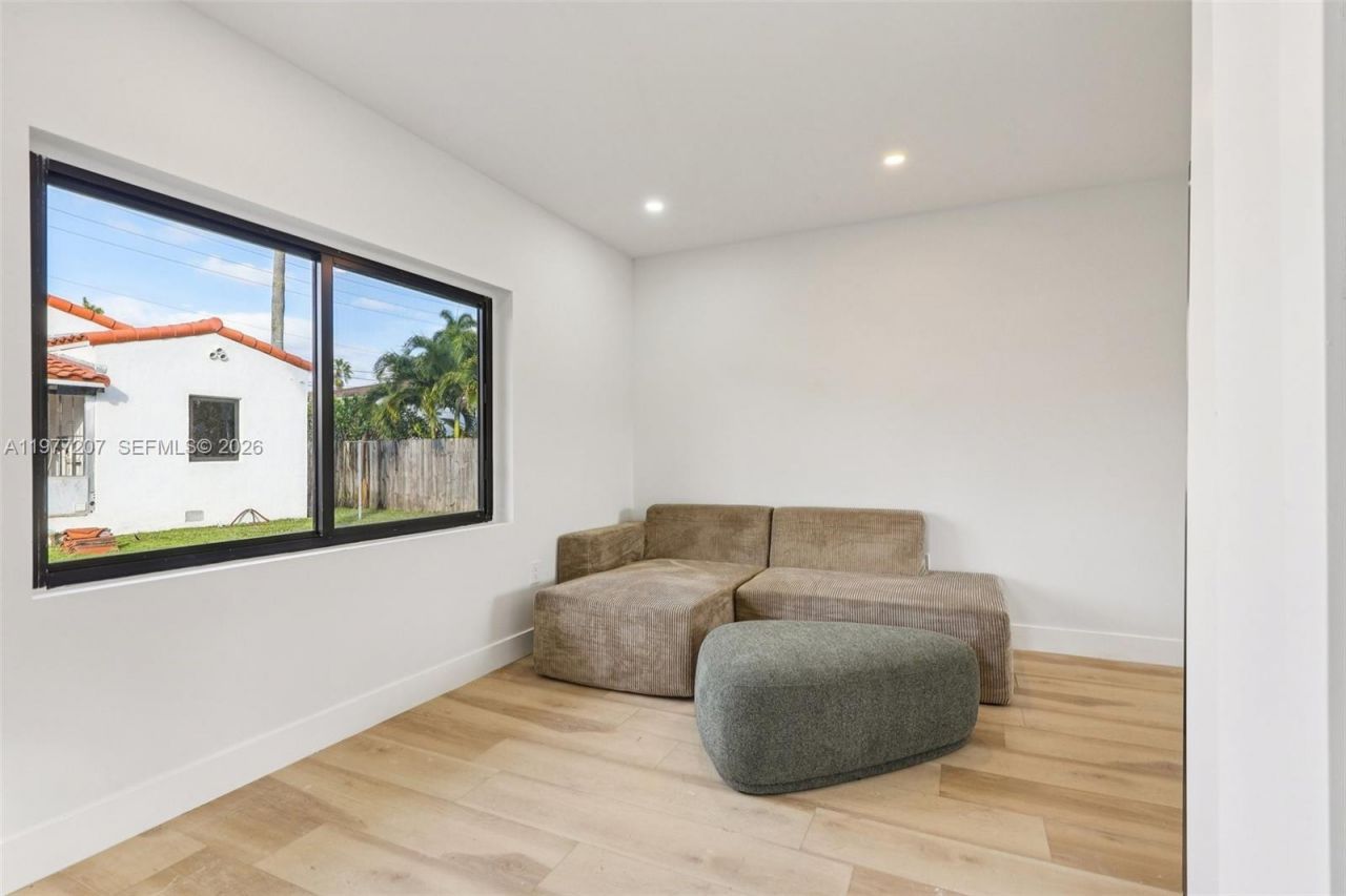 700 NE 87th St, Miami, FL 33138 Photo